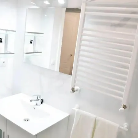 Nuevo De 3 En Calle Alta Apartment *