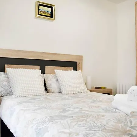 Nuevo Con 3 * Santander